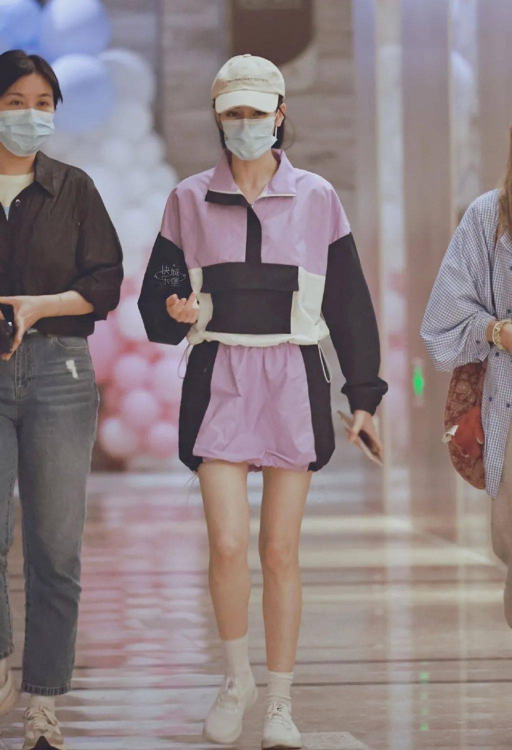 黑色|袜！这就是全身上下一秒变时髦的底色！