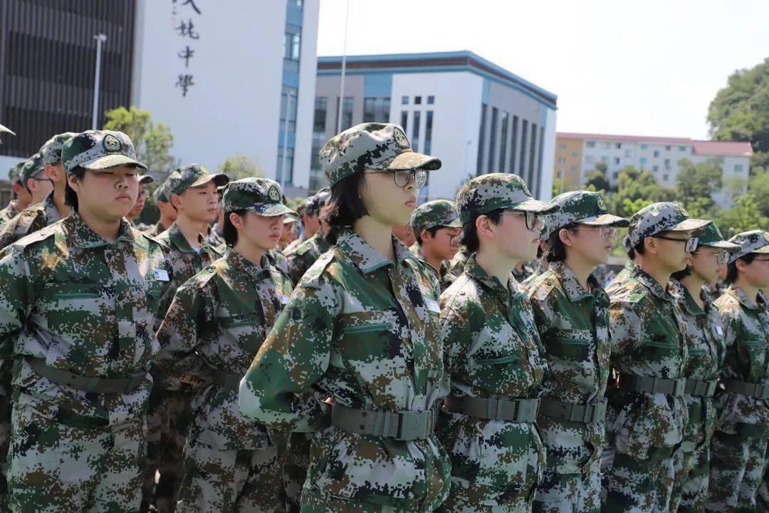 當青春遇上戎裝新昌中學教育集團2021級新生軍訓