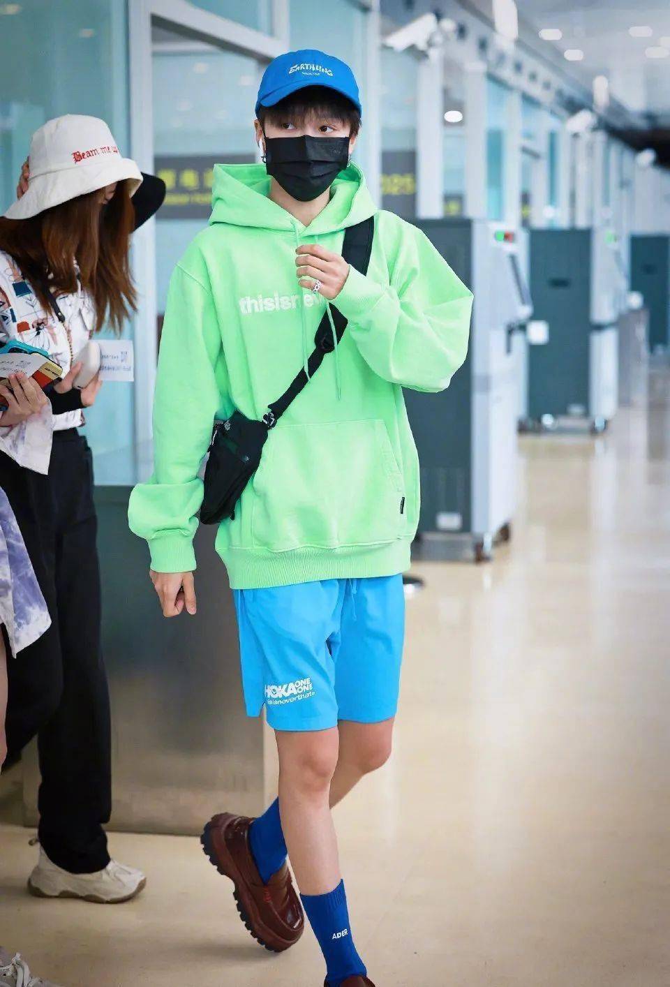 黑色|袜！这就是全身上下一秒变时髦的底色！