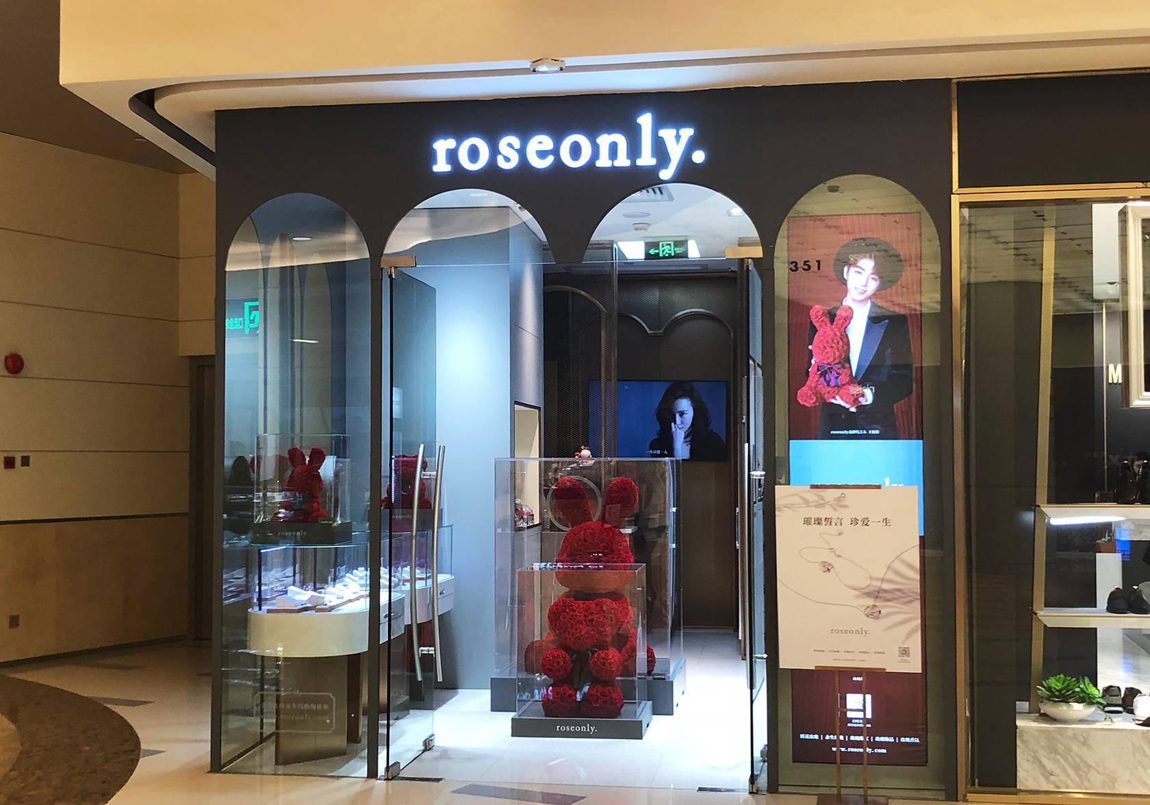 roseonly鲜花店每经记者 刘玲 摄具体来说,生鲜产品