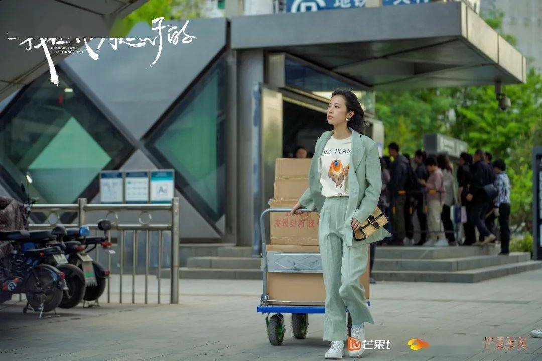 廓形|杨幂被偶遇穿的这件 可比BM香多了