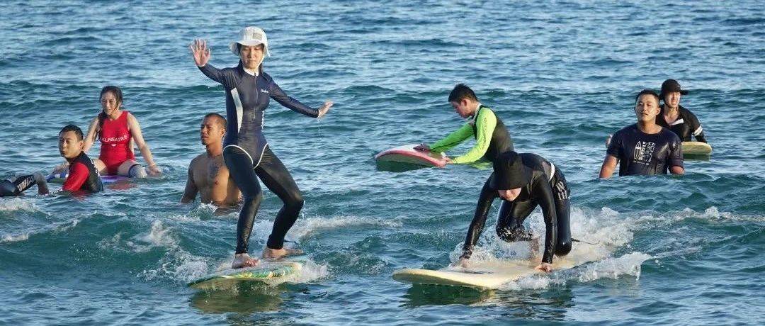 为何大型冲浪赛事纷纷选择万宁？带你解开日月湾的冲浪“密码”！_海南