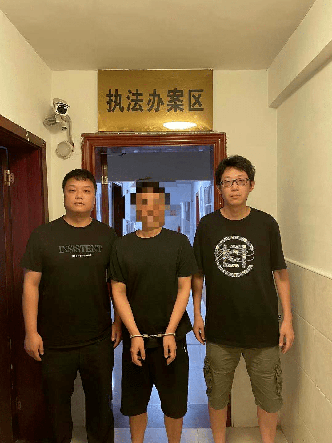 利剑出鞘东乡公安连续抓获两名逃犯