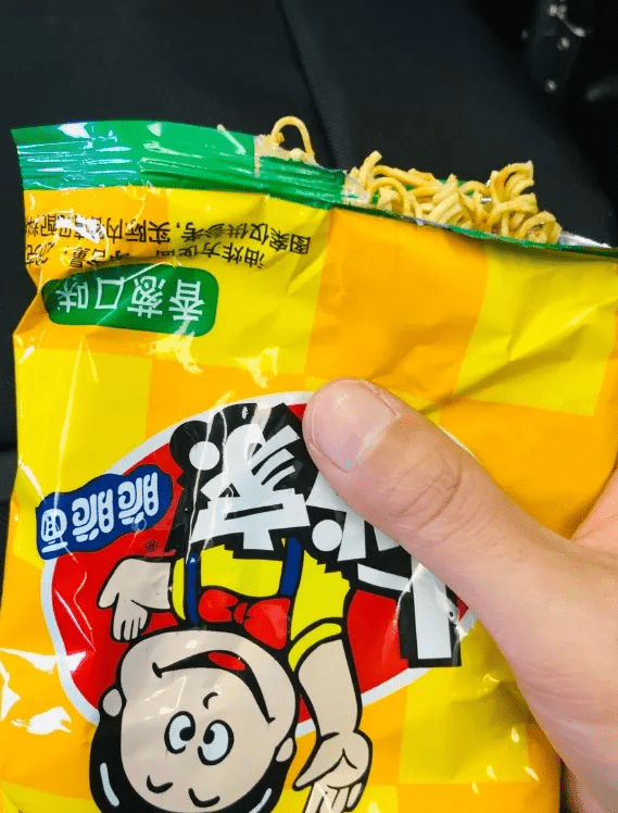 这些小时候藏起来偷偷吃的方便面你还记得多少