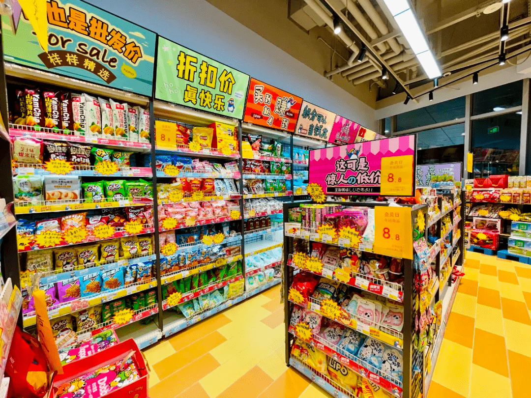 虹口人气商场里这家宝藏零食店去逛了吗100元买一大袋