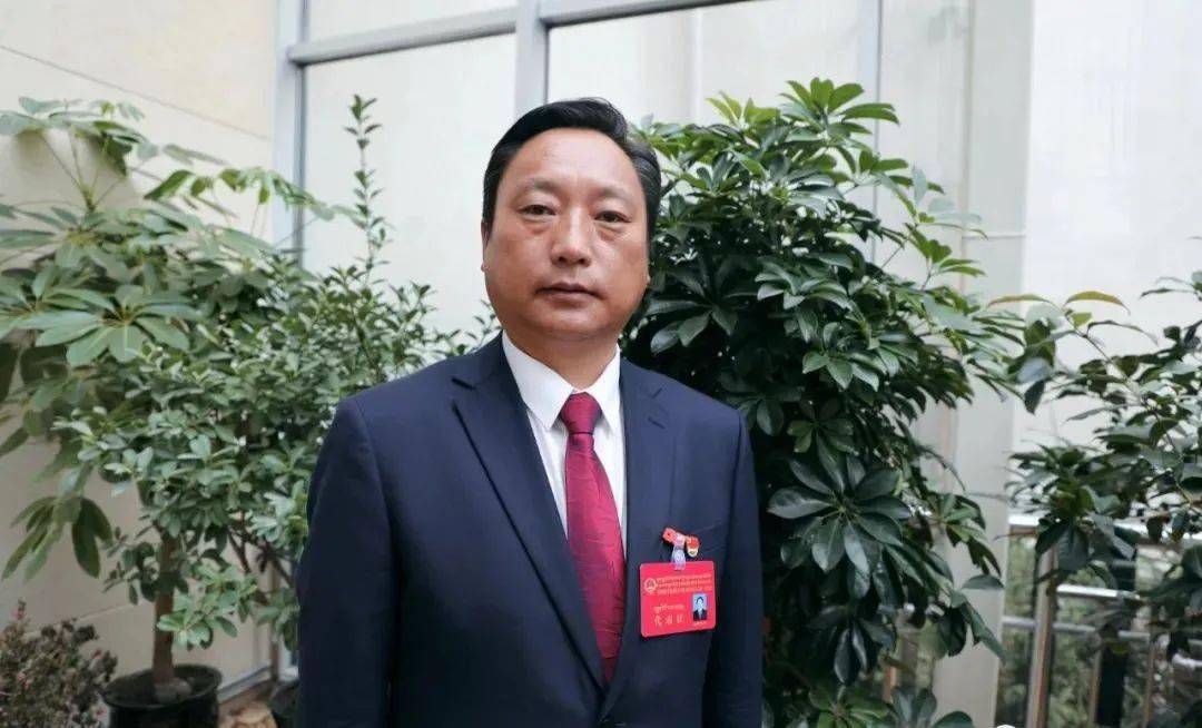趋于现代化,智慧化,数字化等话题专访了玉树市市长扎西旺加