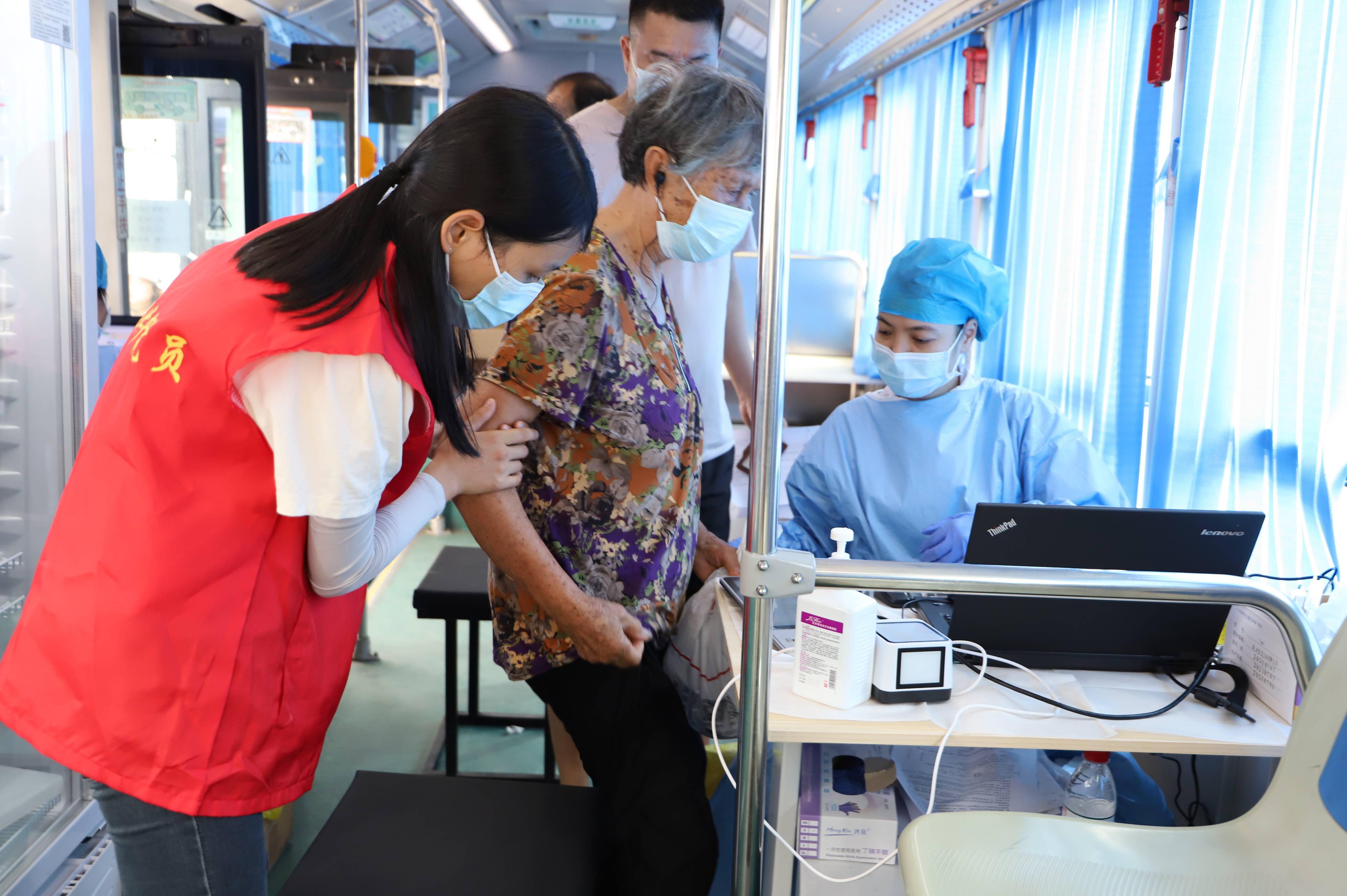 塘村|接种车开到村委会,长者不用跑腿,吃个早餐再打疫苗