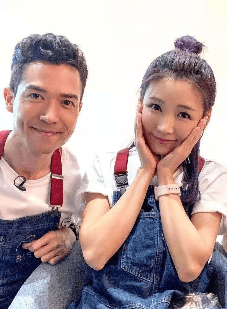 原创tvb仙气女神简淑儿为演机器人冷落男友飞机师男友超有型