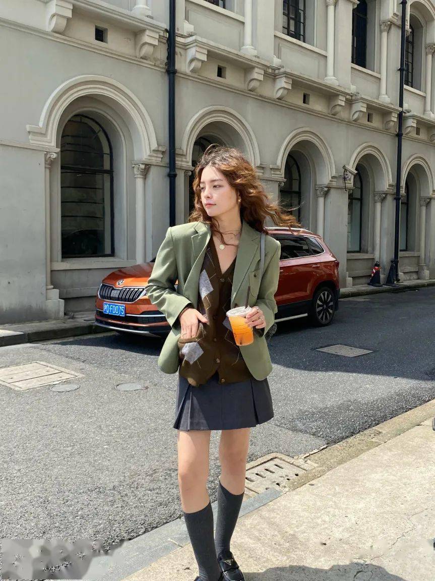 什么|换季穿什么？进来抄年轻人的答案