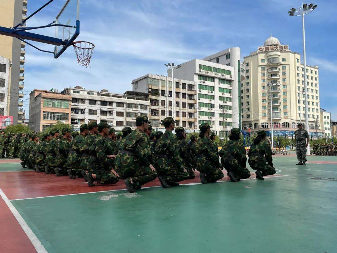 连州中学高中第一课军训致青春