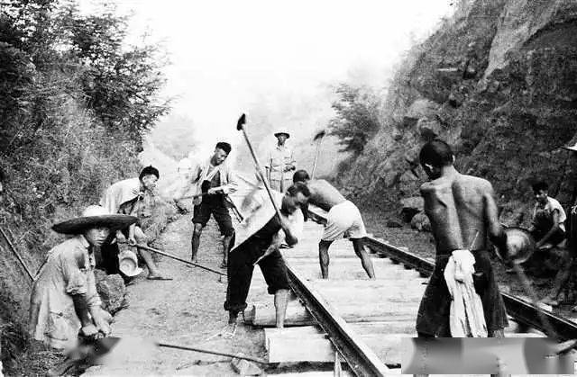 百年党史青年说1952年成渝铁路成都至重庆建成通车