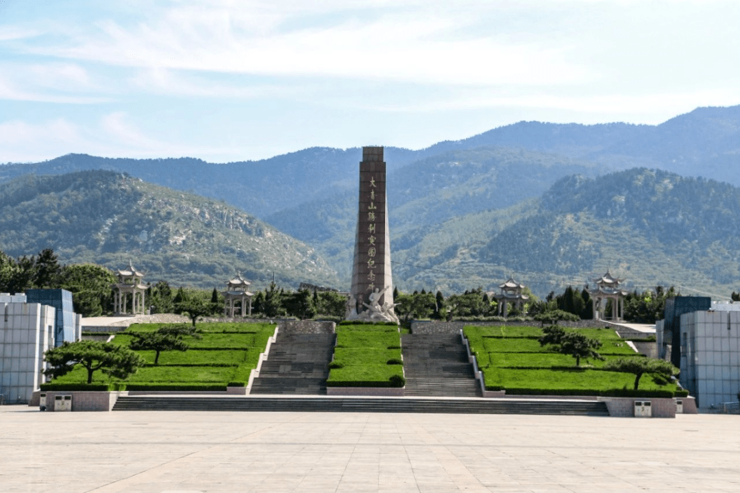 "红色足迹"社会实践团队成员分别去往齐齐哈尔碾子山区石碑山东北人民