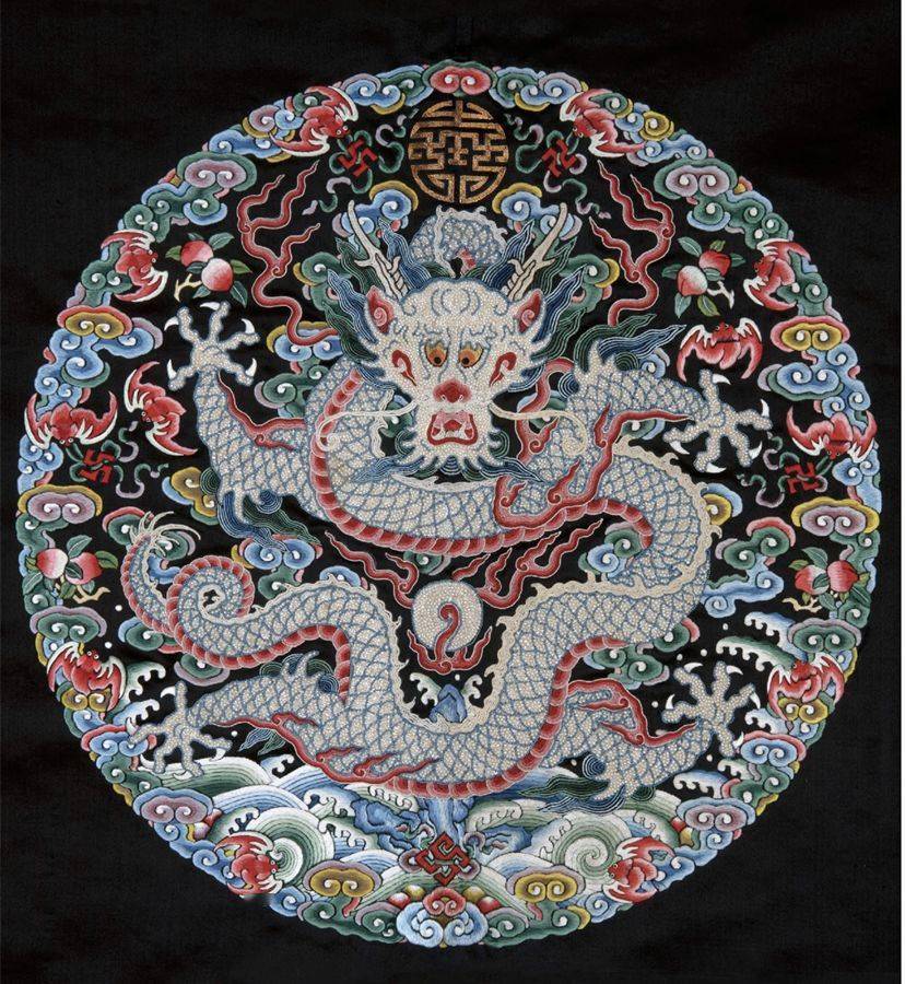 从距今8000多年的新石器时代,先民们对原始龙的图腾崇拜,到今天人们