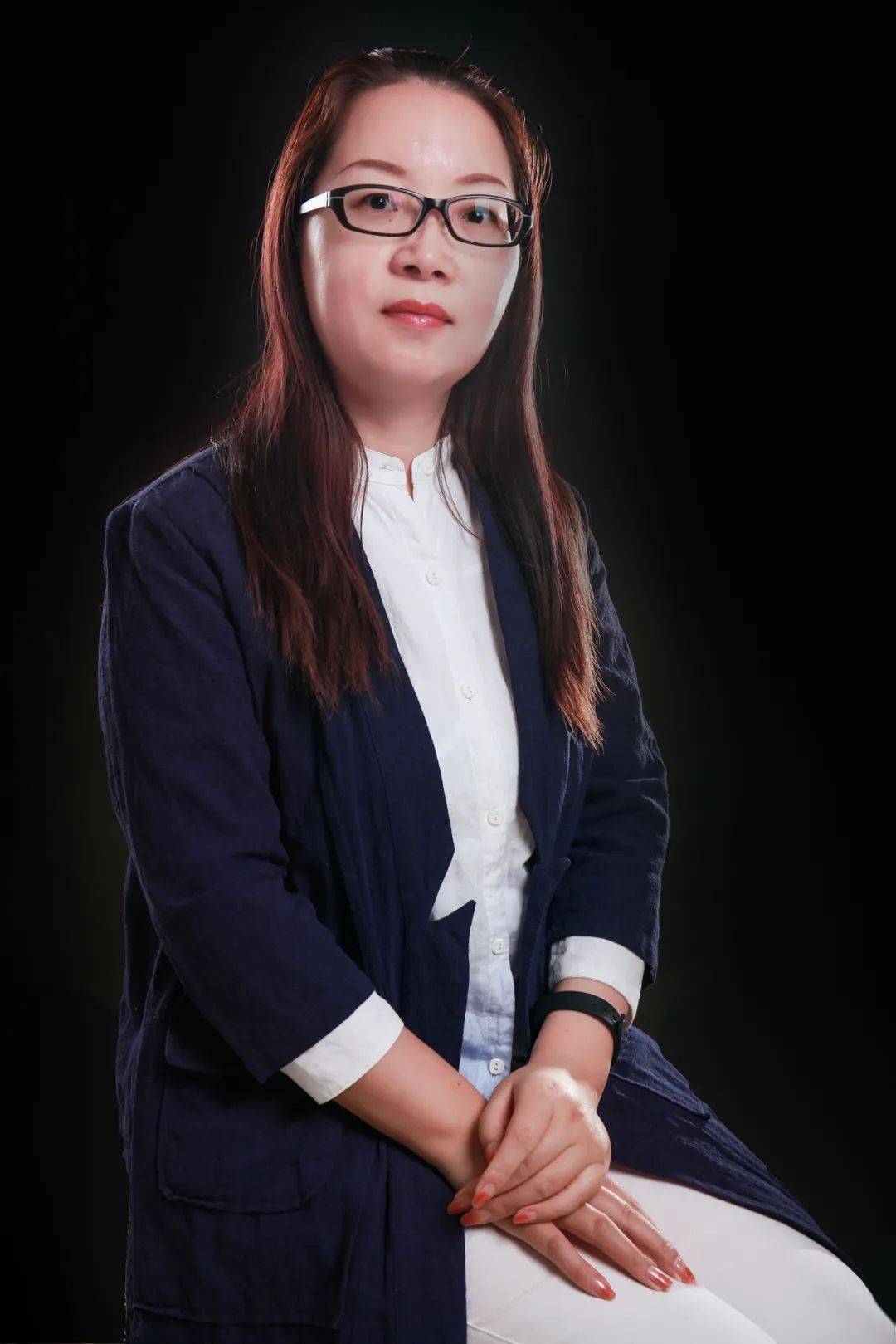 张丽萍悠悠顽石结天地灵气而生