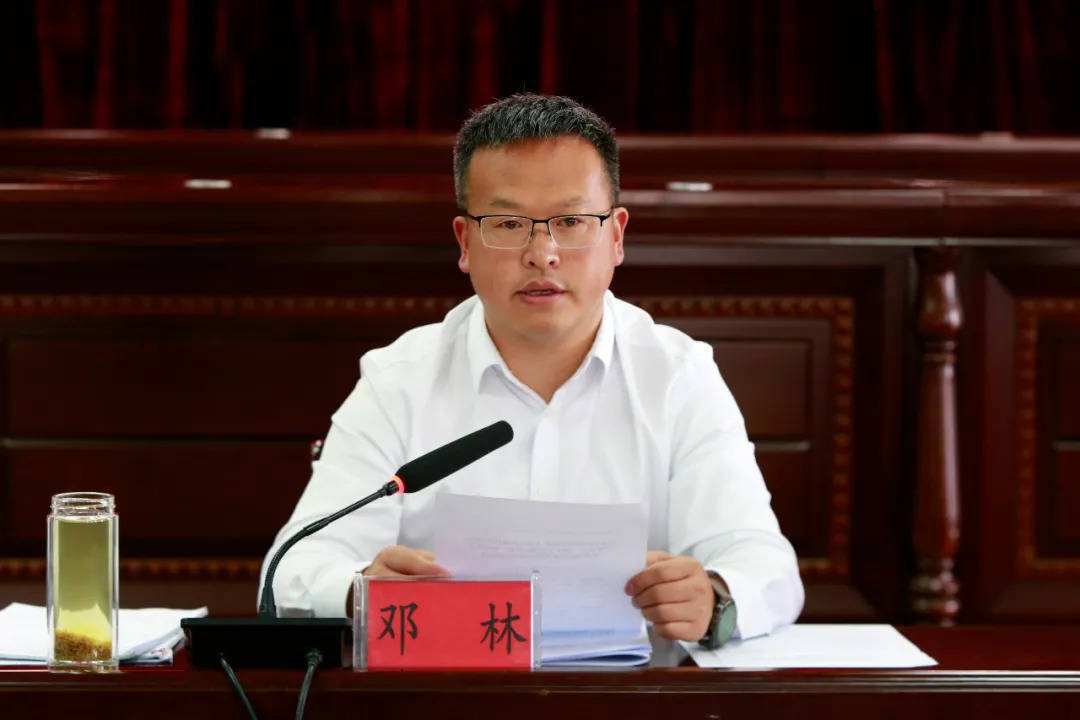 肖发君主持召开县委十二届202次常委(扩大)会议_威宁