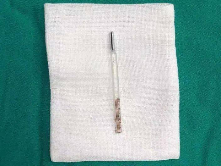 严重|为寻求刺激，29岁小伙将体温计塞进尿道，结果体温计断裂卡在尿道