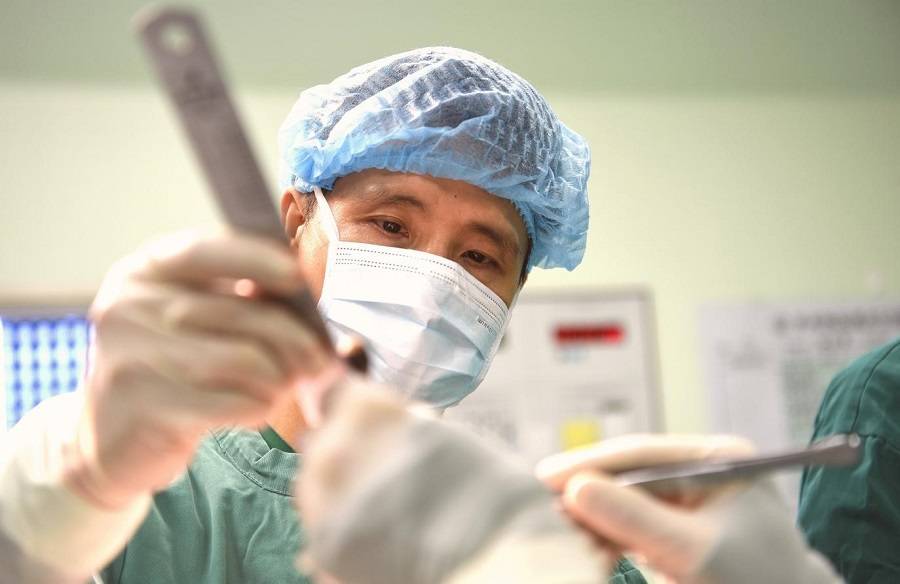 辅助|新桥医院完成重庆首例机器人辅助癫痫手术