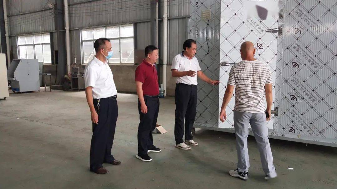 近日,长汀县委常委,政法委书记黄子华带队到策武镇工贸新城挂钩重点