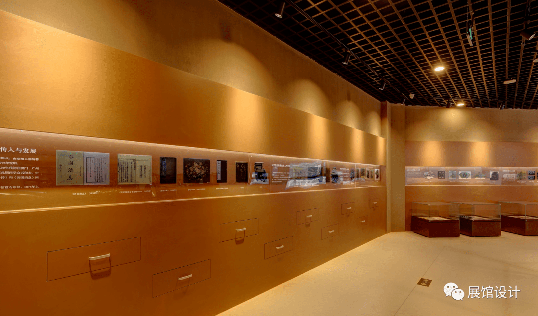 以图片,文字说明和实物展示了上起新石器时代,下至清代,我国古代印刷