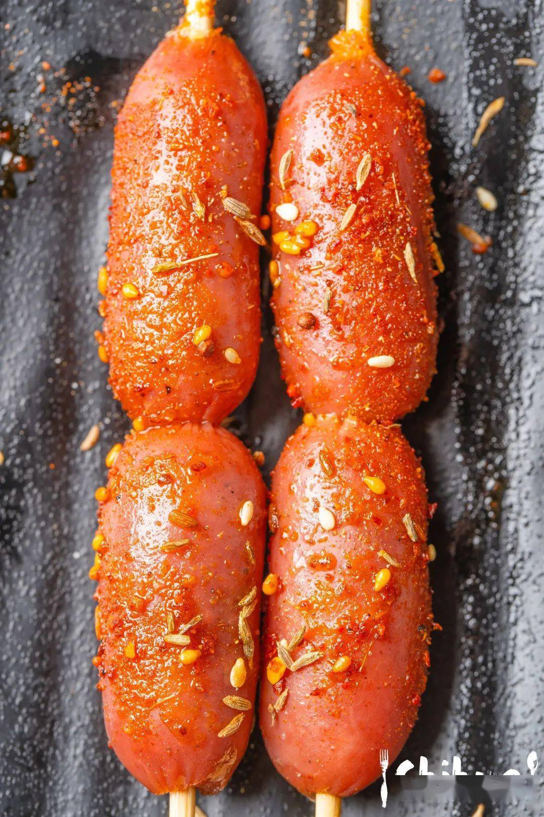 孜然味浓郁,一口一口停不下来~裂墙推荐:烤黄喉&鱿鱼&亲亲肠4撸串儿