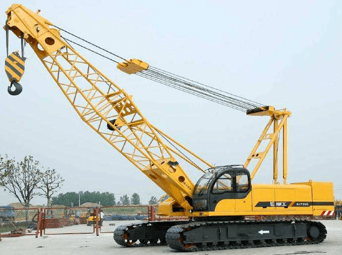 让我们做个简单游戏 来认识认识这些"大家伙" 猜一猜 01  桥式起重机