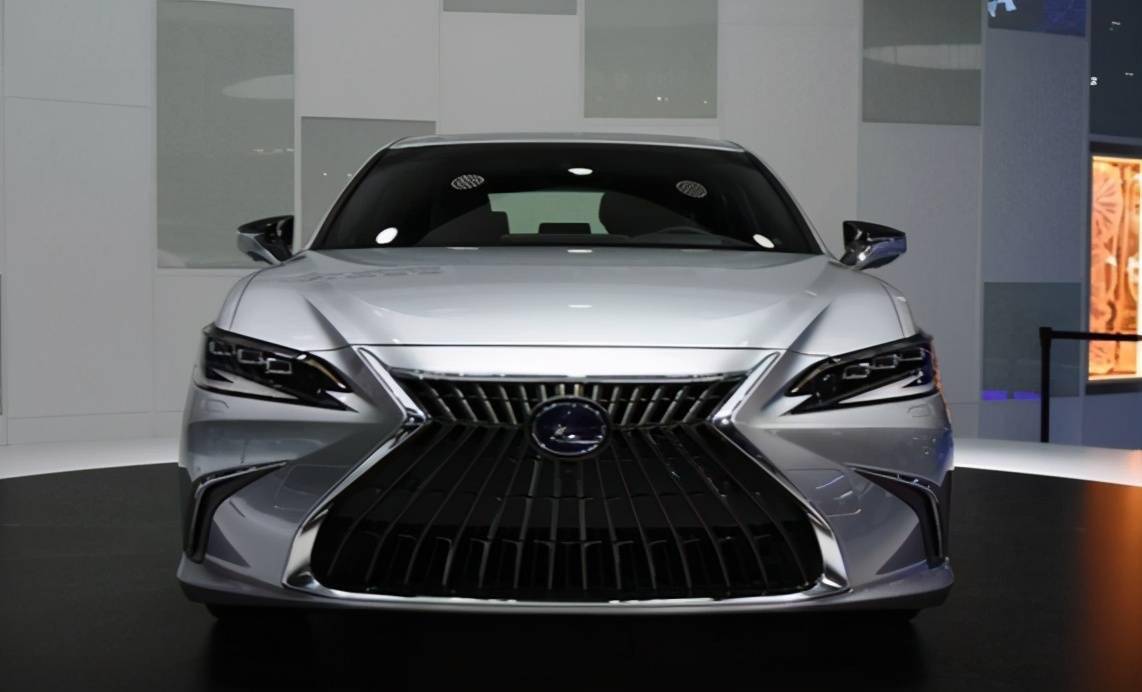 价格有所上调,配置全面升级!经典日系豪华中级车华丽亮相,帅气