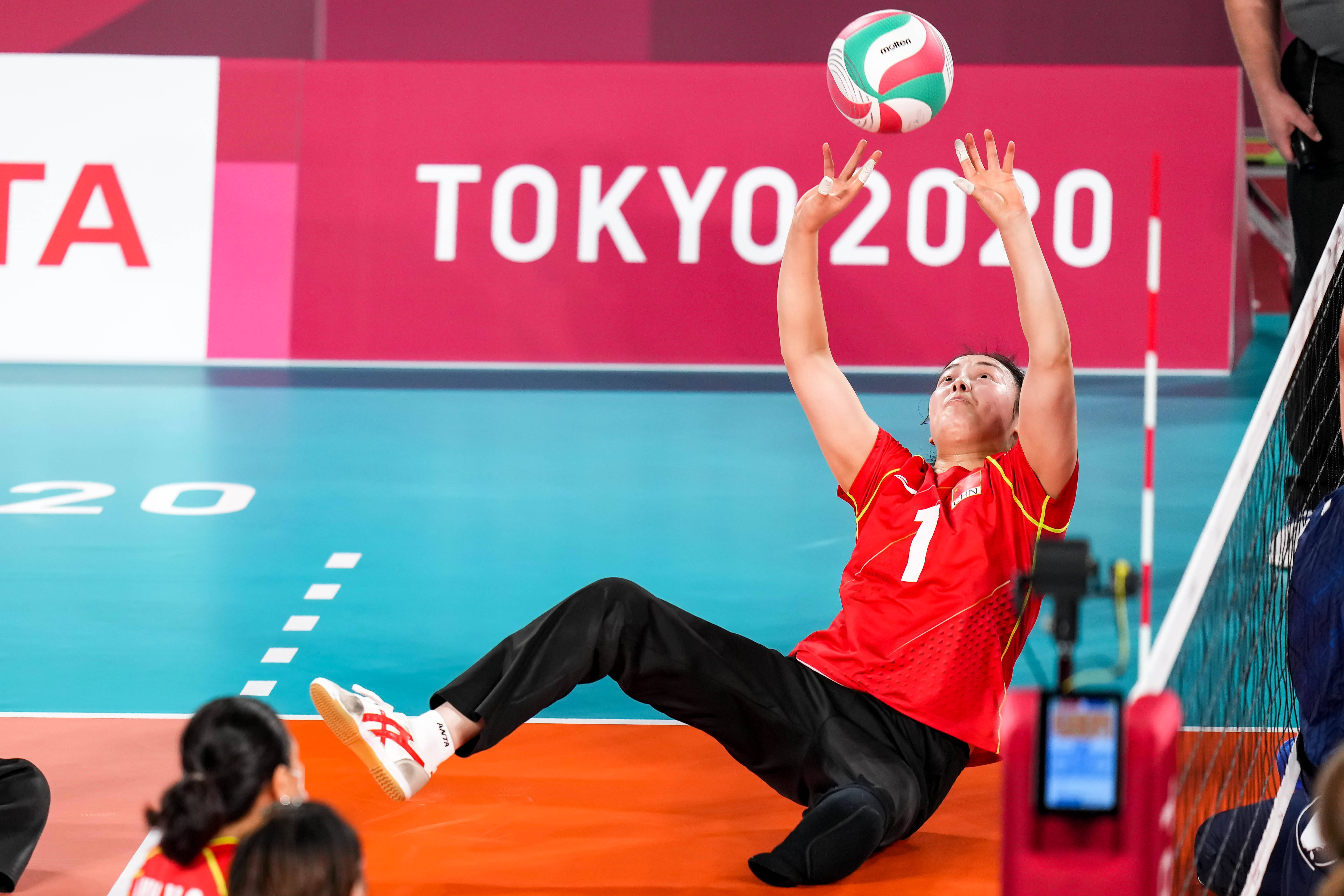 坐式排球——女子小组赛:中国队胜俄罗斯残奥委会队