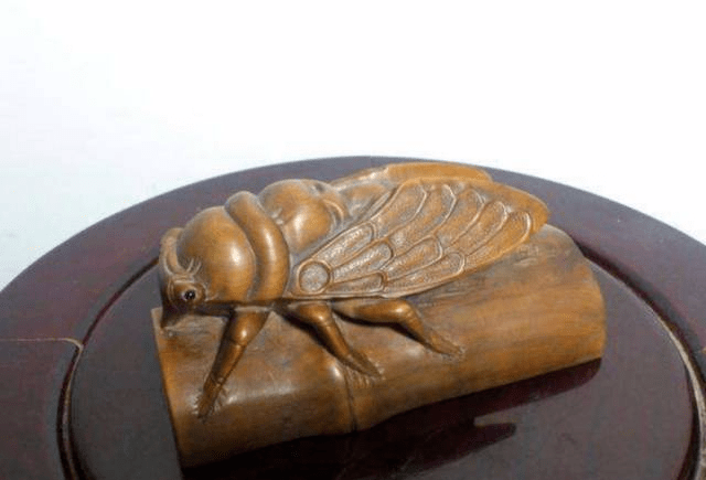 木雕里的虫趣仿佛每一只小虫都要振翅欲飞呢