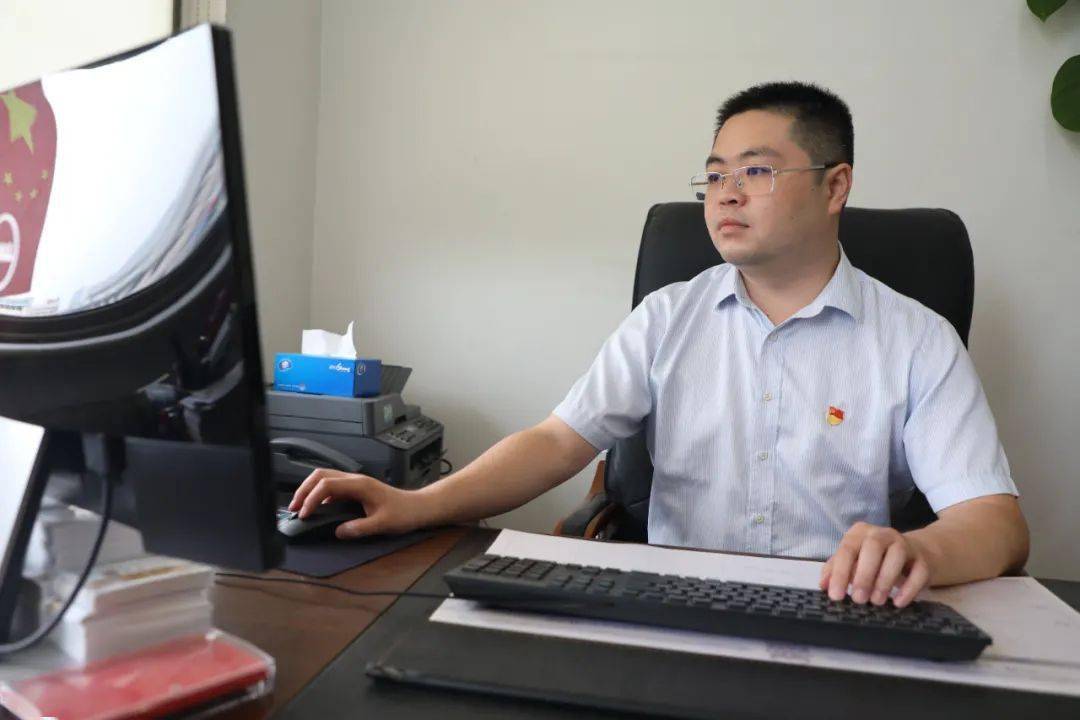 身边的榜样彭锋全力重塑服务体系进一步优化营商环境