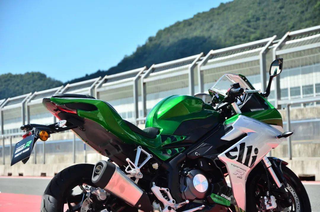 入门仿赛天花板贝纳利tornado252r宁波发布会公布售价25800元
