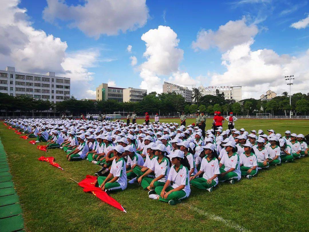 风雨中历练阳光下成长嘉积中学举行2021级高一新生军训总结大会