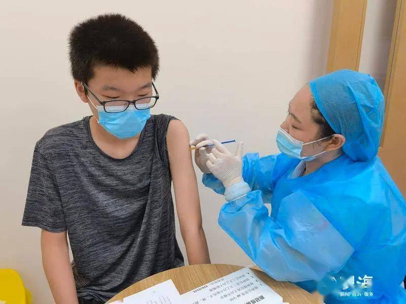 青岛15-17岁青少年开打第二针新冠疫苗_接种