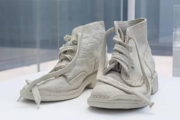 眼睛|店里出现「疑似穿过的内衣」：怀疑眼睛的小型陶艺展