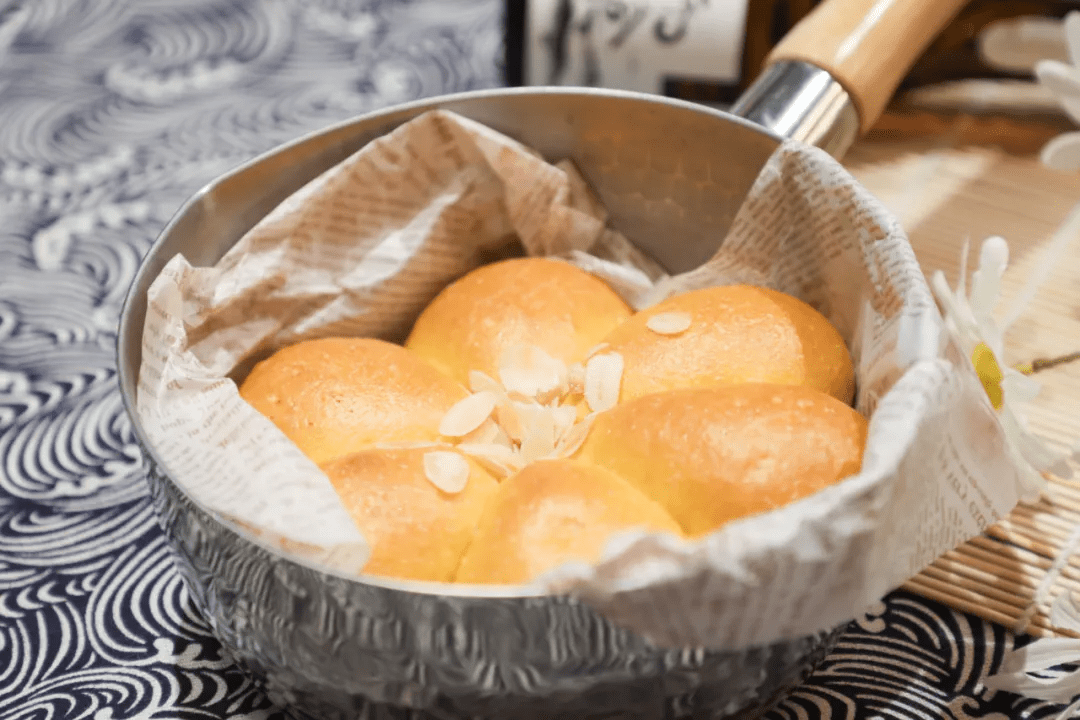 高颜值雪平锅小巧又轻便煎炸煮蒸都可以一锅搞定一日三餐