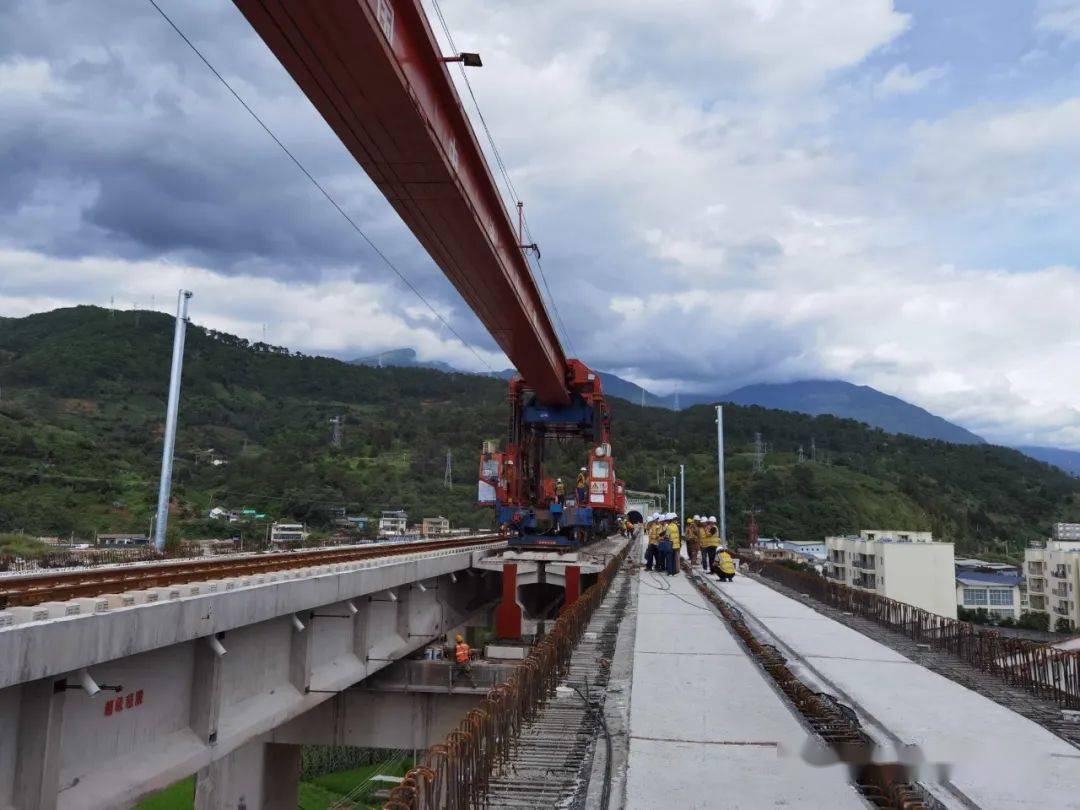 【大瑞鐵路】大瑞鐵路大保段漾濞江四線特大橋完成t樑架設