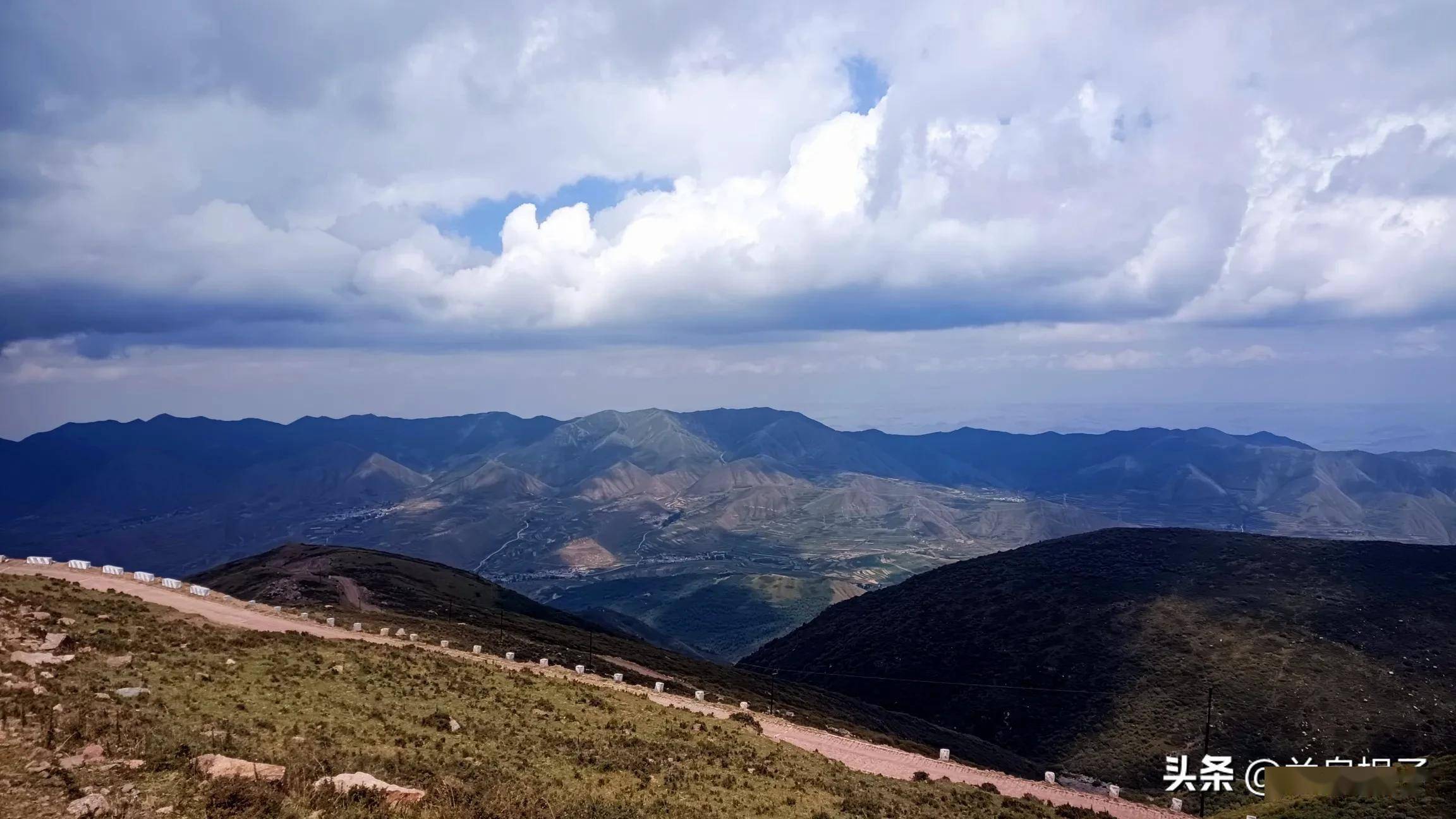 兰州高山的天空和秋天的山脉风景非常美