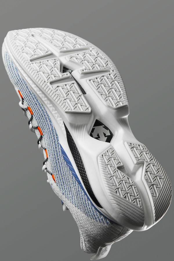 特首|迪桑特首款全掌碳板跑鞋HYPER SPEED PRO，为奔跑推进加程