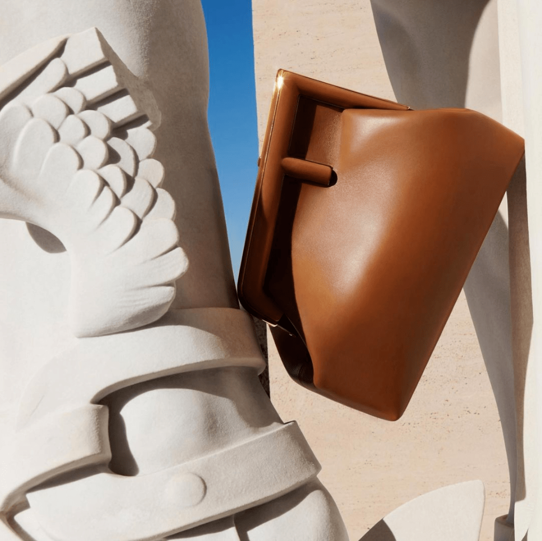 棕色|秋天背什么包?跟着这些明星抄作业就成!