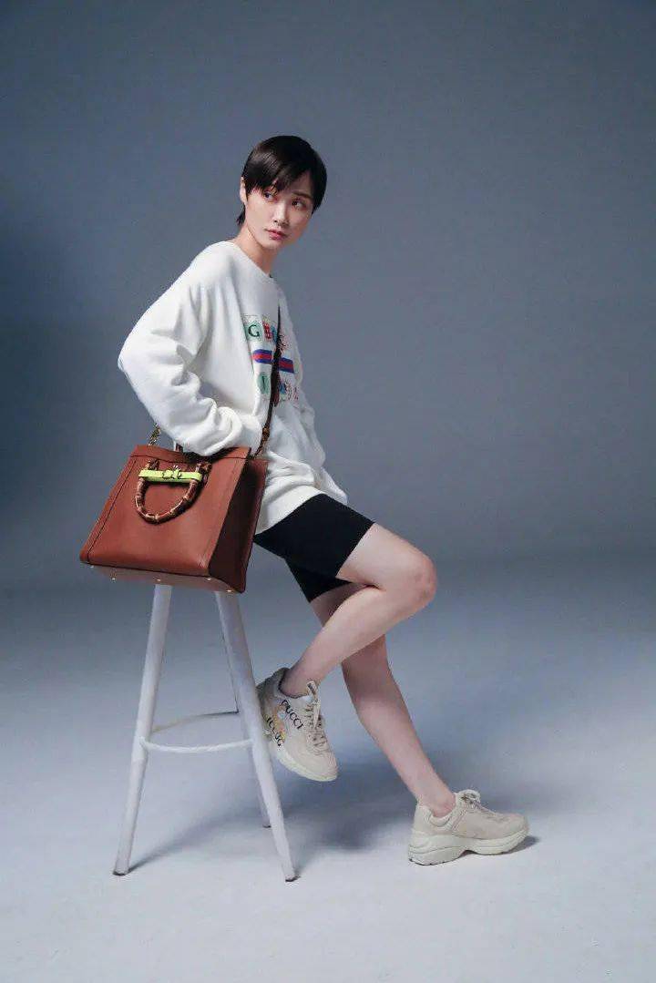 棕色|秋天背什么包?跟着这些明星抄作业就成!