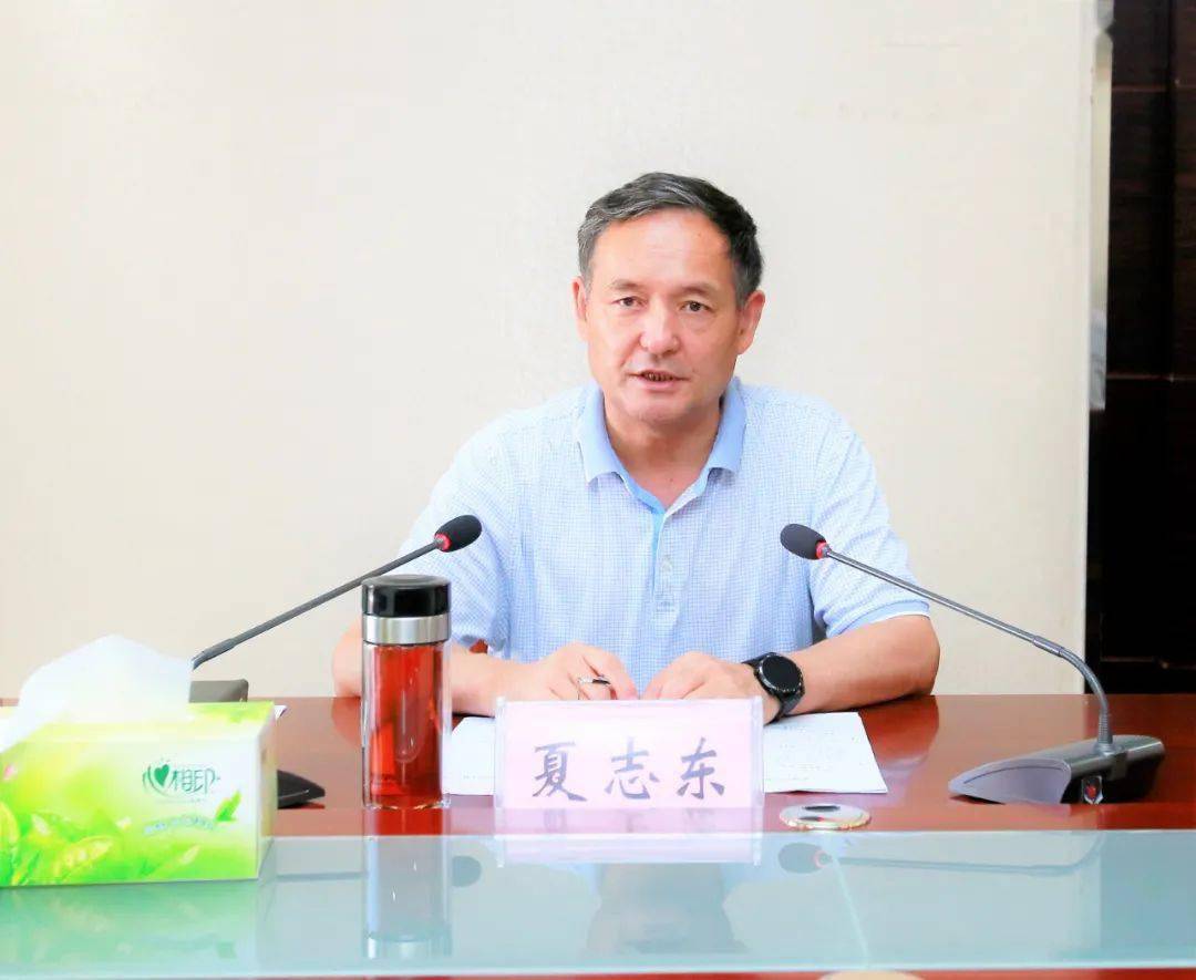 区领导殷育红,张思路,李纲参加会议.文稿:黄