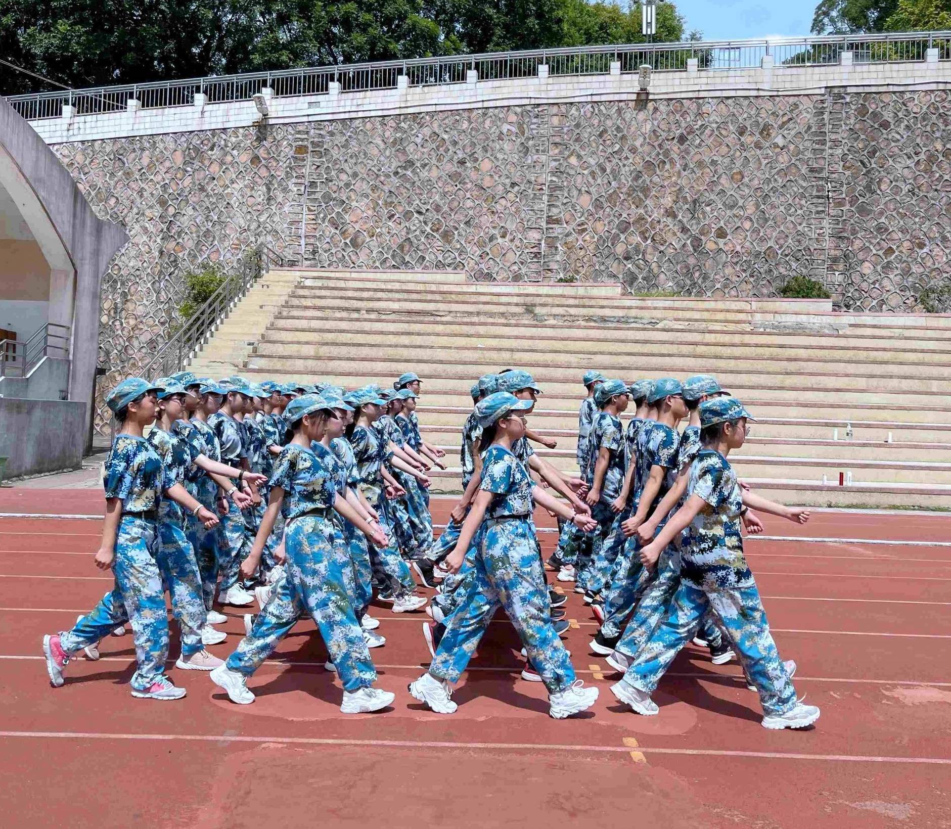 当青春遇上迷彩!蕉岭中学高一军训顺利结营