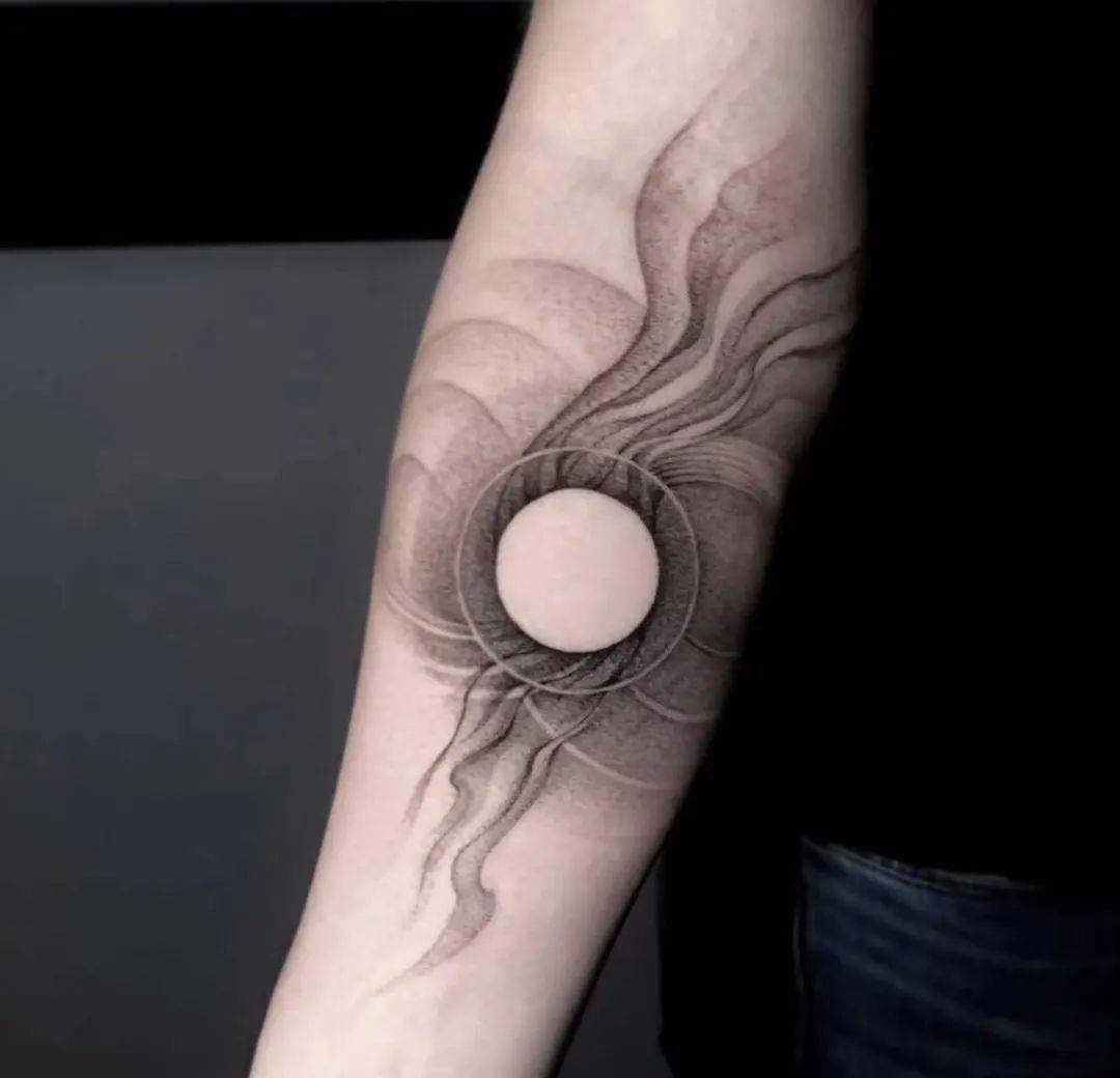 吞噬一切的黑洞纹身