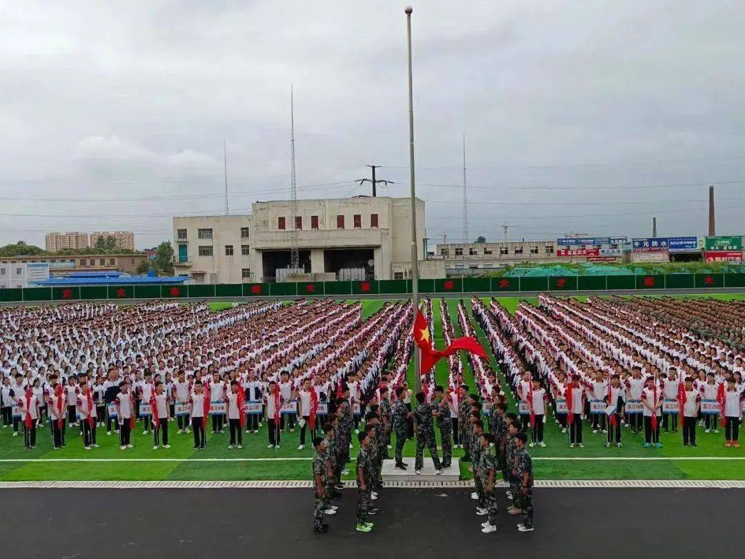 9月1日上午,临沂第十八中学举行了2021-2022学年度上学期开学典礼暨