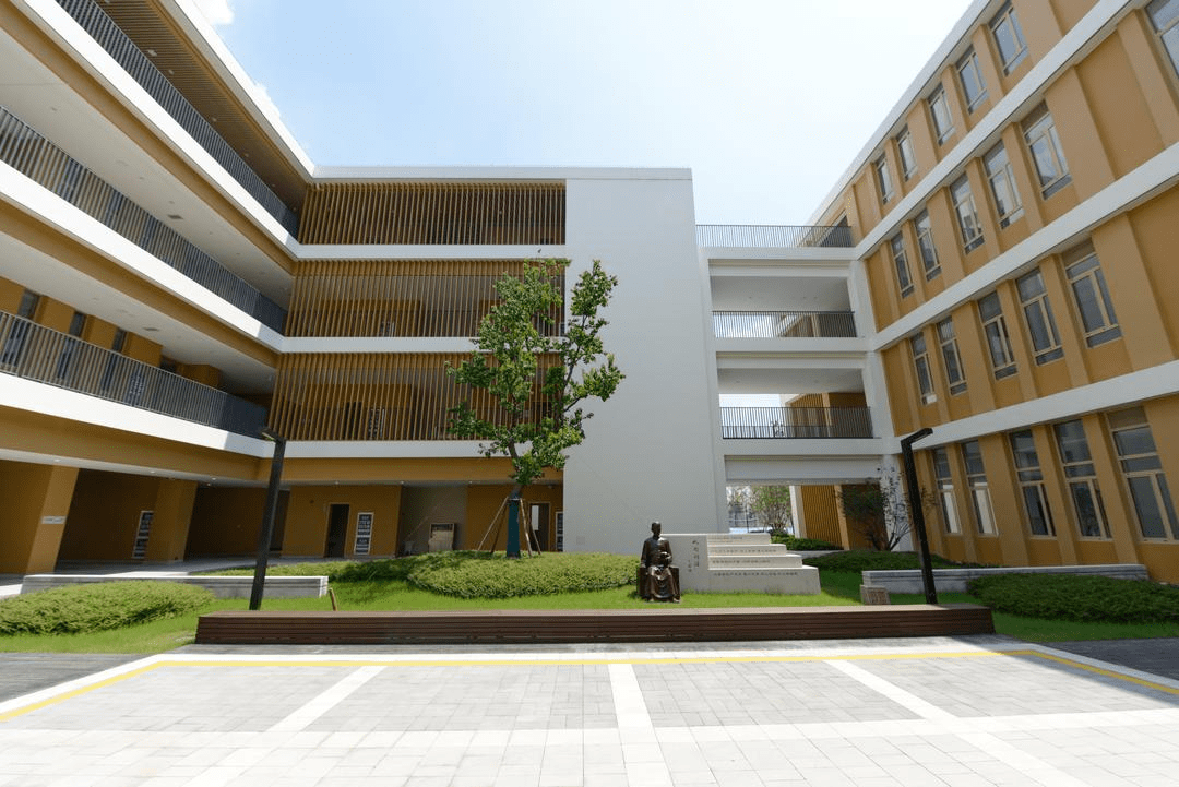 【学在科技城】开学啦!今天上午,清华附中嘉兴学校正式揭开神秘面纱