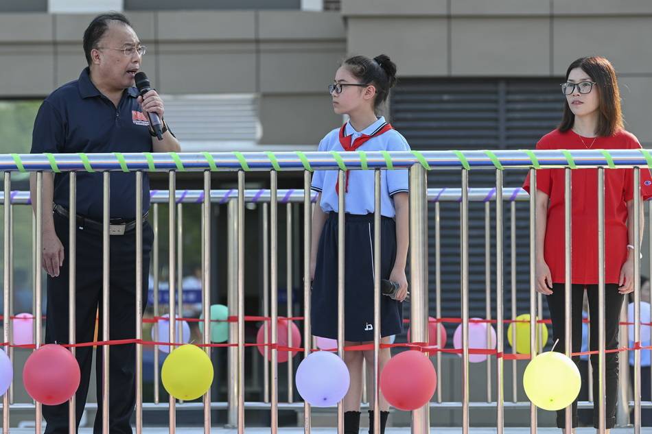 朱伟辉|城事｜开学首日遇高温：典礼缩短，第一课“致四年后的自己”