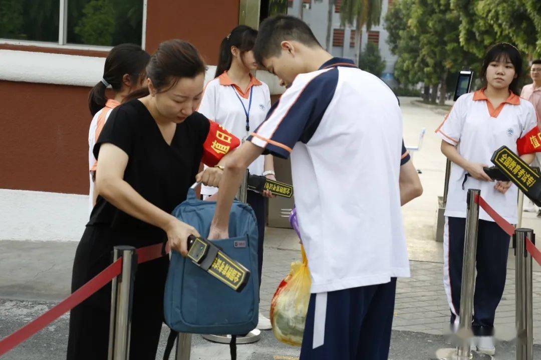 揭阳华侨高级中学校服图片