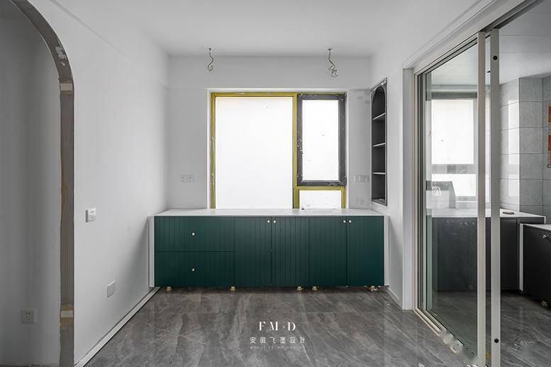 餐厅窗下空间是宝装个矮柜做餐边柜使用能多出2倍存储空间