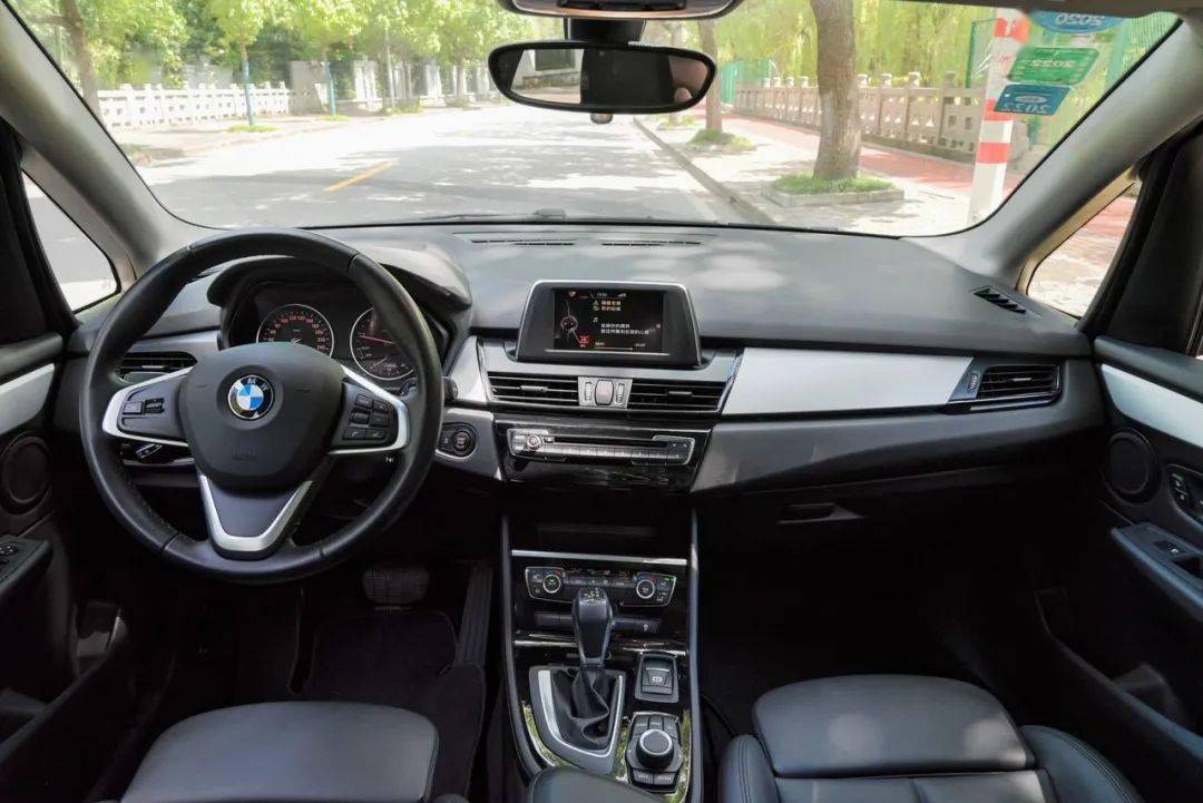 淘车作业十几万给媳妇买宝马全能小mpv220i爱不释手