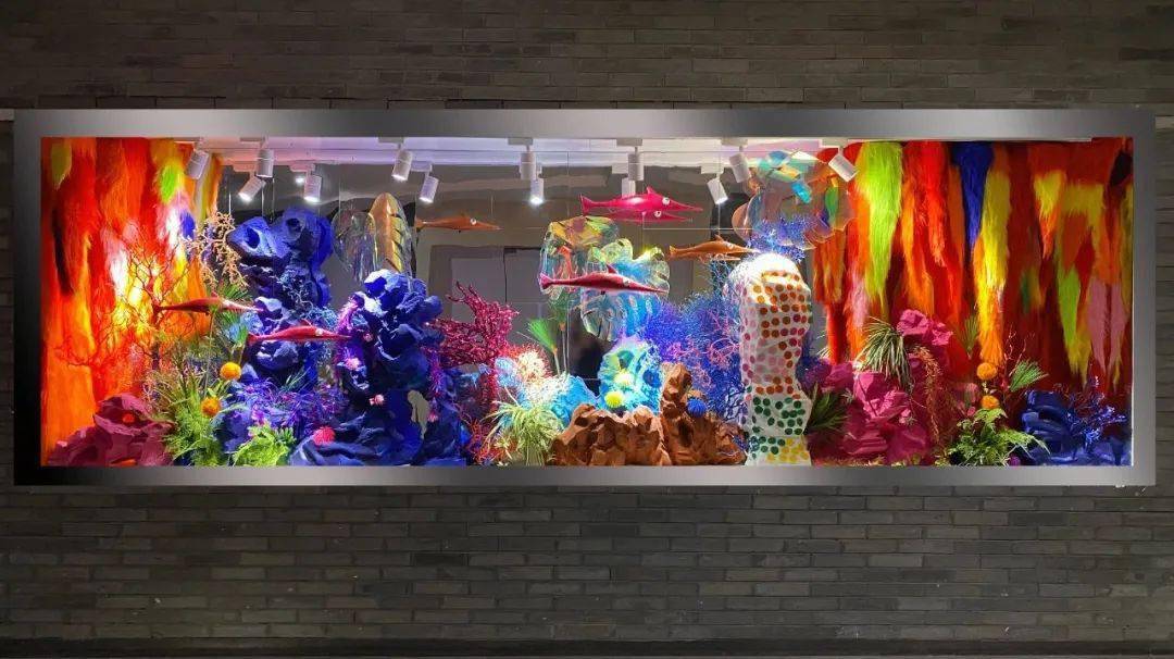 两组四个海洋主题橱窗的灵感来源,是传说中的海底古文明—亚特兰蒂斯.