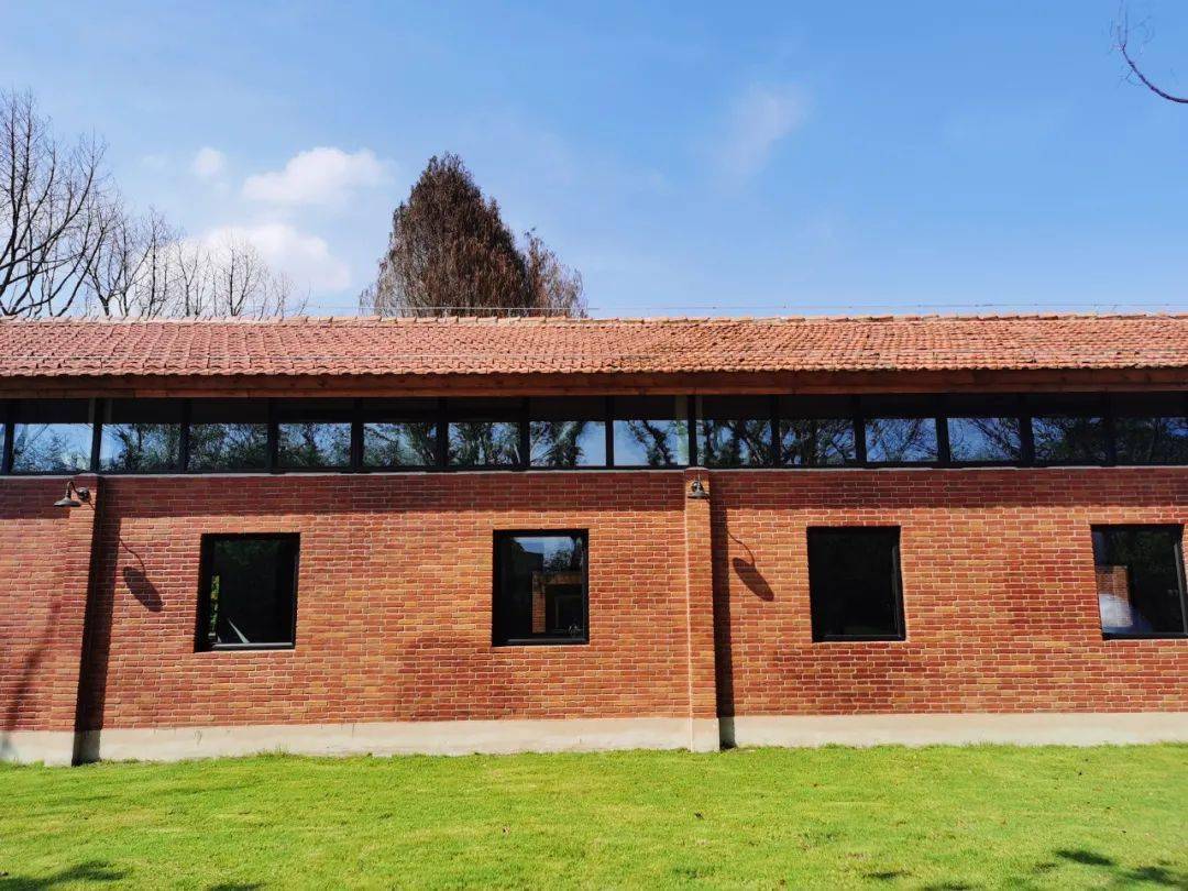 "花博小镇"由东风农场改扩建而成.